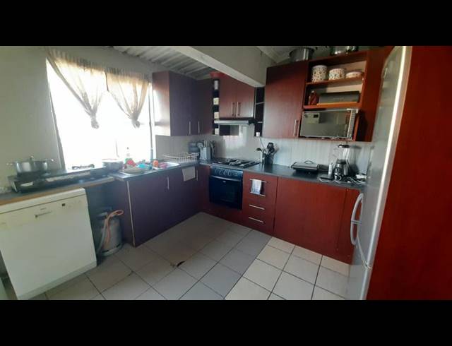 2 BEDROOM HOUSE FOR SALE IN BLACKHEATH INDUSTRIAL